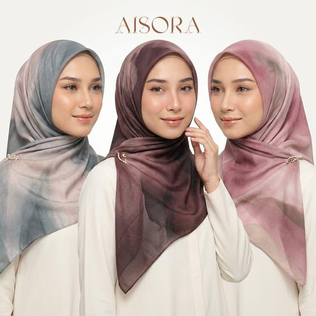 Tiga model mengenakan hijab voal motif Petal Series
